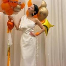 조여정, 시선올킬 슬림 스트리트 핏! 우아한 화이트 절제미 원숄더 리본 드레스룩