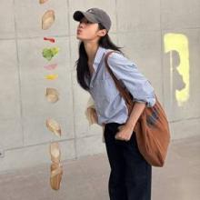 노윤서, 요즘 딱! 스트라이프 셔츠 하나로 끝낸 힙한 청순 이대 얼짱의 여친룩