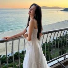 이선빈, 웨딩 드레스인 줄! 영화제 밝힌 머메이드 플레어 레이스 순백의 드레스룩