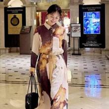 강성연, 벌써 연말 속으로! 분위기 낸 하늘하늘 루즈핏 롱 셔츠 원피스 외출룩