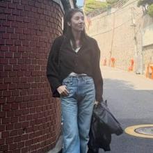 손담비, 출산 5개월 19Kg 감량 둘째는 No! 힙하게 돌아온 빈티지 걸크러시 산책룩