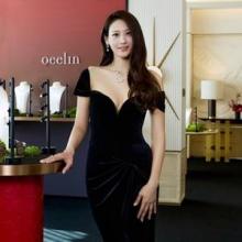 수현, 177Cm 변치않는 머메이드 모델핏! 예쁜 엄마의 클리비지 벨벳 드레스룩