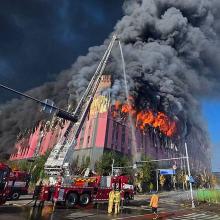 이랜드, 천안 물류센터 대형화재 피해손실 눈덩이 1100만여개 상품 잿더미