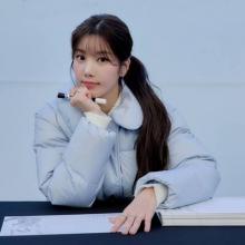 권은비, 부산이 들썩! 더 어려 보이는 블루 숏패딩 하이틴 미모 팬사인회룩