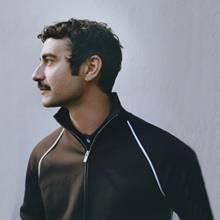 주인 바귄 베르사체 뒤숭숭...프라다, 베르사체 인수 이틀만에 CD '다리오 비탈레' 하차