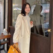 한지혜, 점저 커피 브레이크 즐긴 검사 사모님! 올 화이트 품격 톤온톤 코트룩