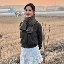 오나라, 25년째 열애 여전히 러블리! 러플 레이어드에 머플러 러블리한 데일리룩