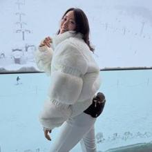 전혜빈, 의사 사모님의 설원 위 패션! 풍성한 볼륨감 크롭 퍼 패딩 스키룩