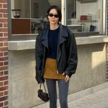 김나영, 이젠 미니 스커트와 타이즈 꺼낼 때! 짧아진 스커트에 가죽 재킷 봄 데일리룩