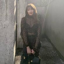 이성경, 시스루 계절이 왔다! 봄 맞은 여리여리 시스루 꽃무늬 블라우스 로맨틱 시티룩