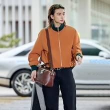 스트레이키즈 현진, 화사한 컬러팔레트! 오렌지 블루종으로 끝낸 간절기룩 밀라노 출국