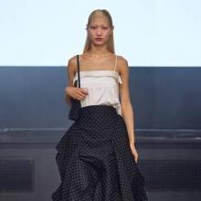 잉크(EENK), 파리패션위크에서 쇼와 퍼포먼스 결합! 2026년 F/W 컬렉션 공개