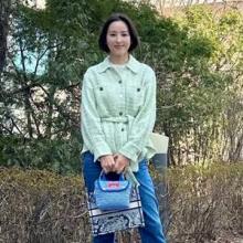 한혜진, 8세 연하와 결혼한 동안 여신! 화사한 옐로 민트 트위드 재킷 봄 데이트룩