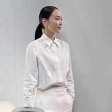 신혜선, 봄 미니멀의 끝판왕! 포니테일에 올 화이트 절제된 슬림 핏 봄 페미닌룩