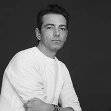 '프라다가 인수한' 베르사체, 크리에이티브 책임자 '피터 뮐리에' 오는 7월 합류