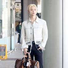 스트레이 키즈 필릭스, 금발이 눈부셔! 찢어진 데님 재킷 가방엔 키링이 주렁주렁