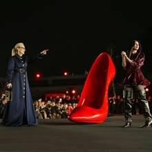 앤 해서웨이·메릴 스트립, 프레스 투어룩 어디꺼? 샤넬·프라다 등 럭셔리 브랜드 화끈한 협찬 경쟁