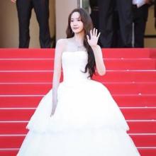 소녀시대 윤아, 고고한 백조 같은 우아한 화이트 퀸! 칸 영화제 빛낸 순백의 드레스룩