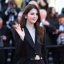 한소희, 크롭 슈트도 핑크 드레스도 칸 영화제 홀린 섹시한 레드카펫 드레스룩