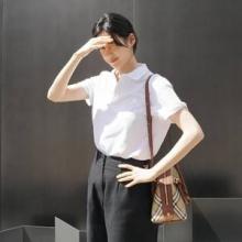 정은채, 여름 프렌치룩의 정석! 담백하면서도 시크 화이트 반팔과 블랙 와이드 팬츠 미니멀룩