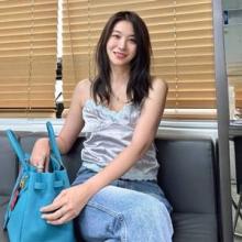 유인영, 란제리야 블라우스야? 너무 과감 속옷 같은 슬립 블라우스 섹시 피팅룩