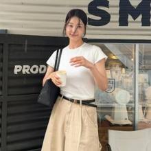 한지혜, 6살 딸 엄마 버뮤다를 입을 때! 초여름 심플리티 화이트 반팔과 찰떡 까페 외출룩
