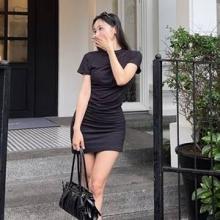 이솔이, “나처럼 키작녀라면 7Cm 메모” 더 커 보이는 하이힐과 미니 리조트 원피스룩