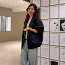 채정안, 부담없이 툭 집업 재킷 레이어드 꾸안꾸 멋! 아트 전시회 갤러리룩