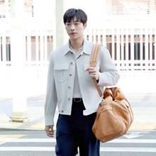 우도환, 출국길도 화보처럼…정제된 미학의 유러피안 럭셔리 캐주얼룩