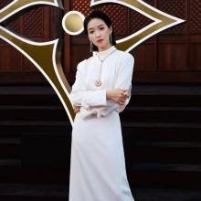 f(x) 빅토리아, 더 우아해진 미모 주얼리 고혹미! 화이트 투피스 럭셔리 드레스룩