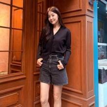 한지혜, 데님 쇼츠도 클래스가 달라! 블랙 카디건과 찰떡 검사 사모님의 섬머 데일리룩