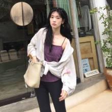 정소민, 일상인 듯 휴양지인 듯! 스트랩 톱에 꽃무늬 셔켓 로맨틱 리조트룩