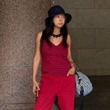 황신혜, 60대 멋쟁이의 힙한 외출! 더 젊어진 파격의 레드온레드 섬머 스트릿룩