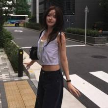 아이브 안유진, 배꼽 드러낸 청순 영&프레시! 크롭 민소매 블라우스 데일리룩