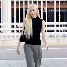 에스파 윈터, 금발이 눈부셔! 절제된 컬러 품격있는 클래식한 니트룩 런던 출국