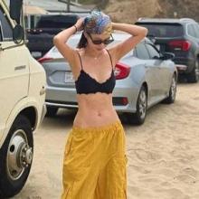 김윤지, LA 말리부 올킬 탄탄 몸매! 블랙 비키니 톱 핫섬머 보헤미안 비치룩
