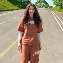 김혜수, 스웻 셋업도 럭셔리! 편안함과 스타일 모두 잡은 오버핏 레이어드 애슬레저룩