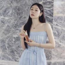 김연아, 벌써 결혼 4년차! 더 깊어진 우아미 스트랩 파스텔 블루 럭셔리 원피스룩