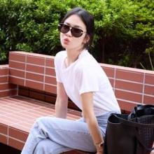 송혜교, 달랑 흰 티셔츠 하나! 선글라스와 꿀조합 미니멀 프렌치 시크 데일리룩