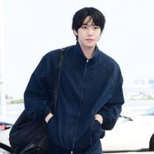 안효섭, 동네 마실 가듯! 와이드 버뮤다 팬츠와 오버핏 집업 꾸안꾸 청청 출국룩