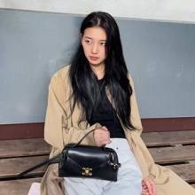 수지, 멋쟁이는 여름에도 트렌치를 챙긴다! 민소매에 트렌치코트 섬머 데일리룩