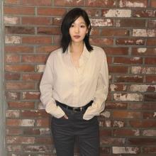 박소담, 팬심 훔친 미니멀 보이시! 화이트 셔츠 하나로 끝낸 보이시한 팬미팅룩