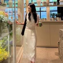 손연재, 마트 갈 때도 우아! 화이트 민소매 톱에 레이스 스커트 투피스 마트룩