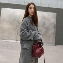 이민정, 가을을 통째로 걸쳤네! 그레이 니트 코트에 버건디 백 스타일 폭발 가을룩