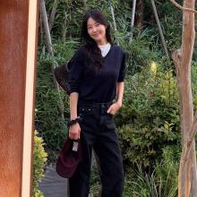 한지혜, 와이드 블랙 진이 어울리는 예쁜 엄마! 네이비 니트와 찰떡 데이트룩