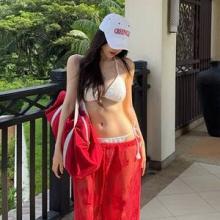 이솔이, 이 정도였어? 비키지 위에 시스루 탄탄 볼륨 뽐낸 레이어드 리조트룩