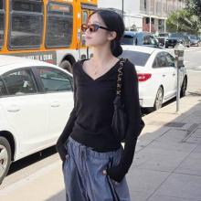 르세라핌 카즈하, 동네 마실 나온 듯! 월시코기와 즐긴 LA 스트라이프 팬츠 꾸안꾸 산책룩