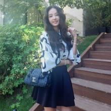 한채영, 역시 클래스가 달라! 40대 나이 잊은 바비인형 핏 미니 플레어 스커트 외출룩