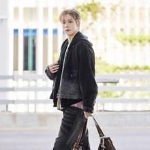 에이티즈 윤호, 강렬한 그라데이션! 데님 온 데님 패션 밀라노 출국길