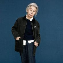 윤여정, 79세 은발의 멋진 데님 핏! 나이를 거스른 핫한 청청패션 가을 데일리룩